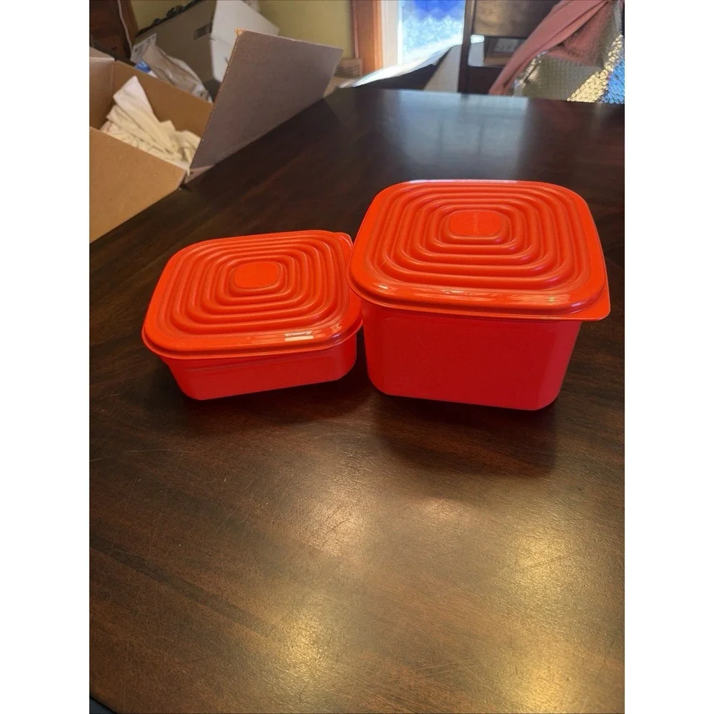 set of 2 Tupperware Stuffables 11 cup and 5 cup 16191-2 1620-3